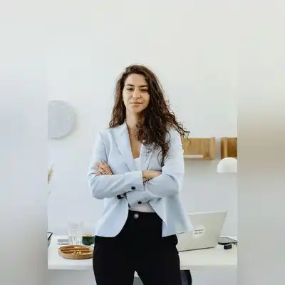 梁莉博